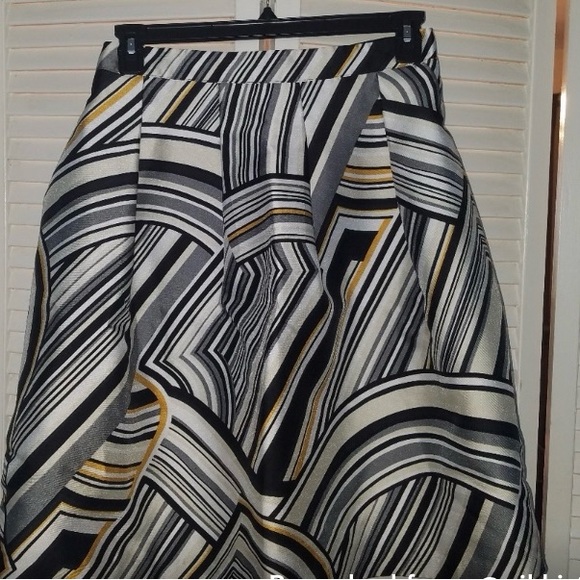 Lane Bryant-Plus Size 24-A-Line Geometric Print Skirt W/ Pockets - Picture 1 of 7
